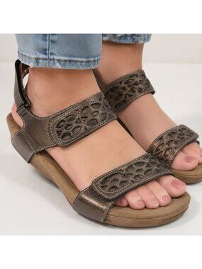 Clarks Bronze Leather Wedge Sandals Laser Cut Comfort Shoes 7.5